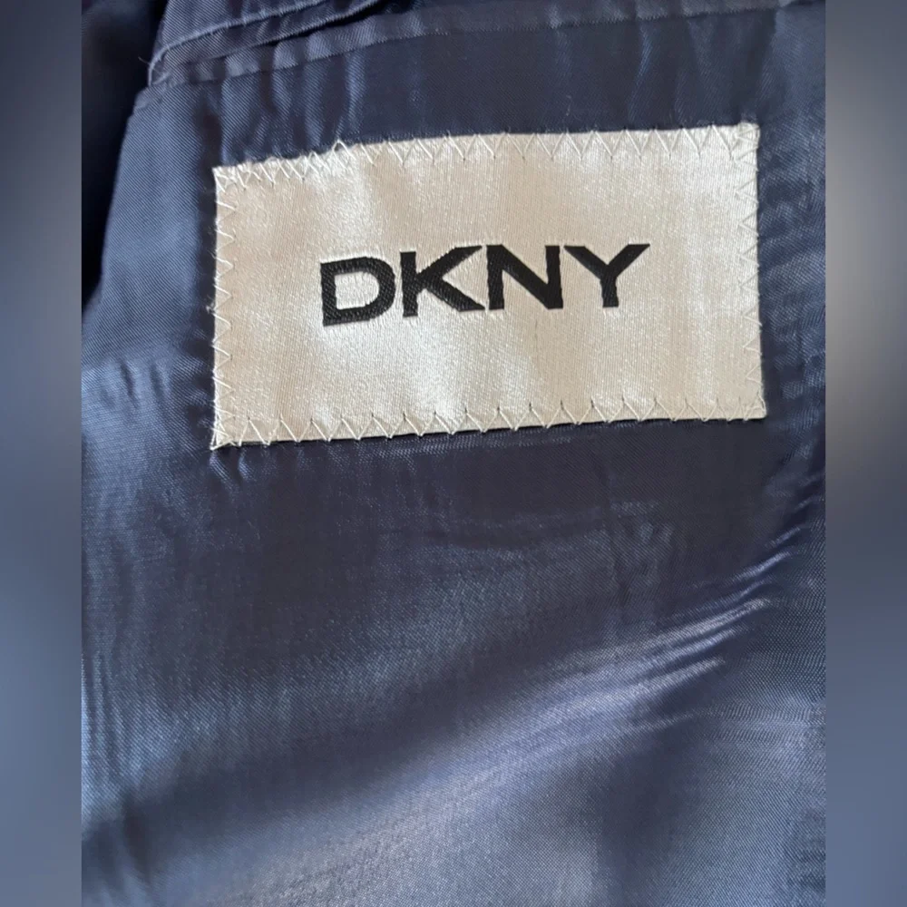 DKNY from Macy's Dark Blue Textured Blazer size 40L in great condition